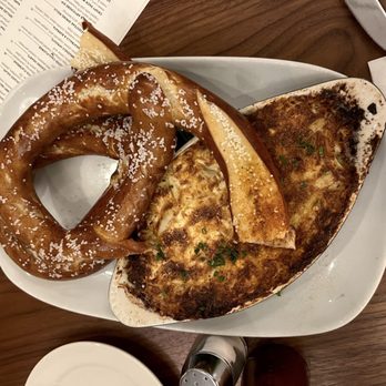 Tark's Grill & Bar - crab pretzel - Cocktail Bars Near Me - Lutherville, Maryland