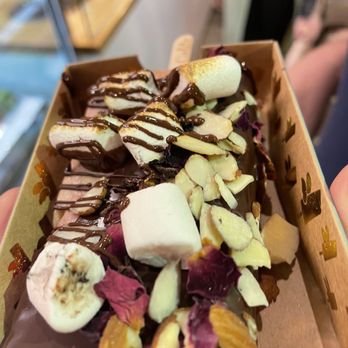 Cielito Artisan Pops - Pavlova pop with chocolate dip, toasted marshmallows, almonds and rose petals - Ice Cream & Frozen Yogurt Near Me - Miami, Florida Cielito Artisan Pops - Pavlova pop with chocolate dip, toasted marshmallows, almonds and rose petals - Ice Cream & Frozen Yogurt Near Me - Miami, Florida