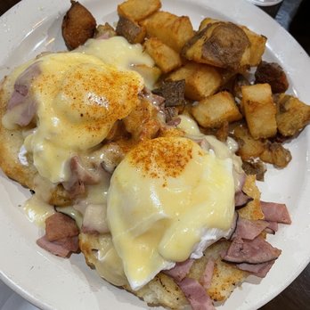 The Twins Restaurant - Eggs Benedict with Ham and fried potatoes - American Near Me - Cotati, California The Twins Restaurant - Eggs Benedict with Ham and fried potatoes - American Near Me - Cotati, California