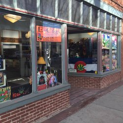 Smokin Iguana - Looks like a cute little shop