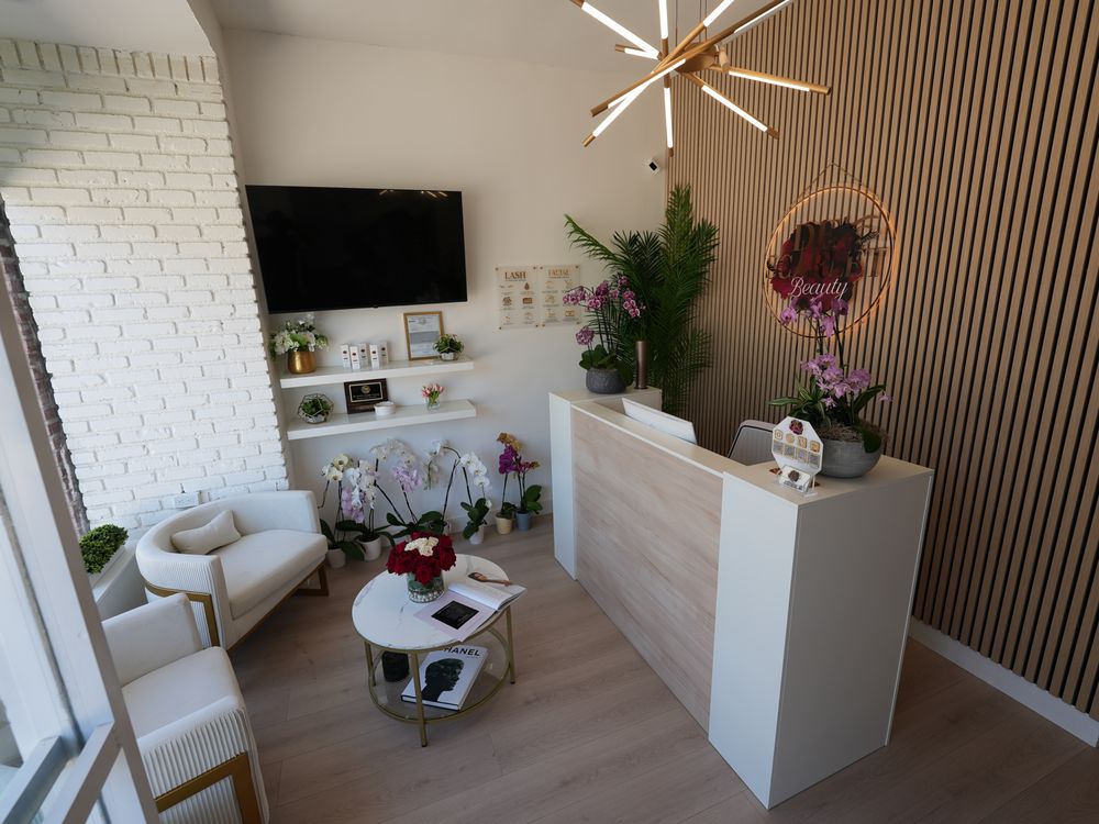 De Scarlet Beauty Lounge Logo