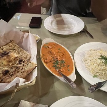 Daawat Grill - Garlic Naan, Chicken Tikka with rice - Indian Near Me - Seattle, Washington