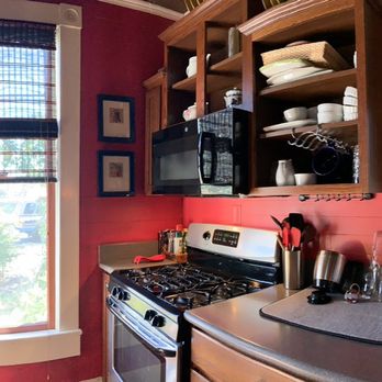 MaMeres Guest House - Loved the kitchen!! Would like to have one like this at home! - Guest Houses Near Me - Monmouth, Oregon MaMeres Guest House - Loved the kitchen!! Would like to have one like this at home! - Guest Houses Near Me - Monmouth, Oregon