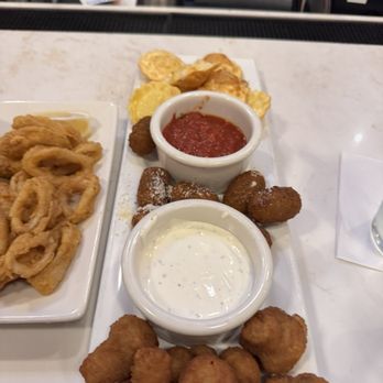 Lou Malnati's Pizzeria - Pizza Near Me - Naperville, Illinois