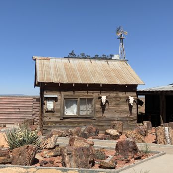 Rock Art Ranch - Cowboy bunkhouse - Ranches Near Me - Winslow, Arizona Rock Art Ranch - Cowboy bunkhouse - Ranches Near Me - Winslow, Arizona