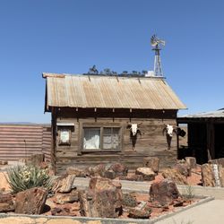 Rock Art Ranch - Cowboy bunkhouse