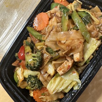 Sala Thai - pad kee mao - Thai Near Me - Fremont, California Sala Thai - pad kee mao - Thai Near Me - Fremont, California