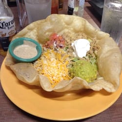 Tequila's Restaurant & Cantina - Tacoensalada con pollo! :)