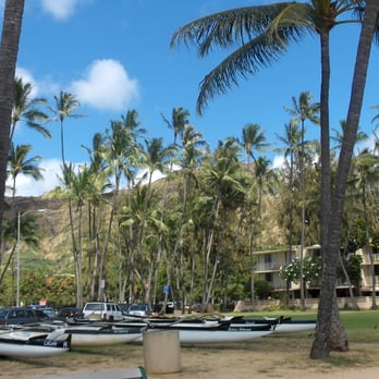 Kaimana Beach - View of the park behind the beach - Beaches Near Me - Honolulu, Hawaii Kaimana Beach - View of the park behind the beach - Beaches Near Me - Honolulu, Hawaii