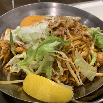 Ipoh on York - Me goreng with chicken, tofu and fried egg - Halal Near Me - Sydney, NSW