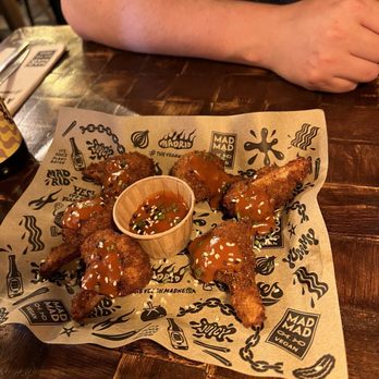Mad Mad Vegan - Cauliflower wings - Burgers Near Me - Madrid, M Mad Mad Vegan - Cauliflower wings - Burgers Near Me - Madrid, M