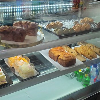 Bonsai Tea - Pastry/dessert case - Bubble Tea Near Me - Winter Park, Florida Bonsai Tea - Pastry/dessert case - Bubble Tea Near Me - Winter Park, Florida