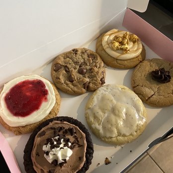 Crumbl - Lakeside - Bakeries Near Me - Omaha, Nebraska Crumbl - Lakeside - Bakeries Near Me - Omaha, Nebraska