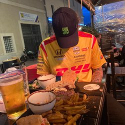 Little Temple Bar - Beer, mojito, two burgers, hot man