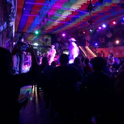 Guadalajara de Noche - Live show. Different style dances and singers.