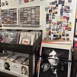 Luna Record Shop