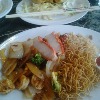 Fu Shen - Szechuan Prawns Lunch Combo and 3 potstickers. - Chinese Near Me - Seattle, Washington