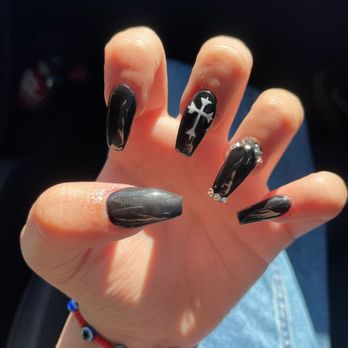 Shiny Nails - Tiffany did an amazing job she NAILED  it . My daughter showed her a picture and 45 minutes later magic! Thanks again Tiffany!!!! - Nail Salons Near Me - Brentwood, California