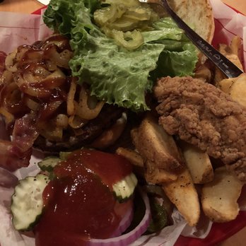 Fuddruckers - American Near Me - Ashburn, Virginia
