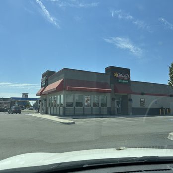 Carl's Jr - Driving in.... - Fast Food Near Me - Fowler, California