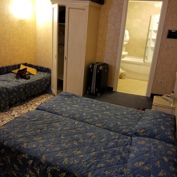Hotel CA' Formenta - 3 doubles, walk space, closet (with small safe- too small for laptop though) - Hotels Near Me - Venezia, VE
