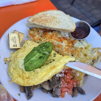 Wilma & Frieda's Cafe - Avocado, Tomato, and Mushroom Omelet with queso fresco - Comfort Food Near Me - Palm Desert, California Wilma & Frieda's Cafe - Avocado, Tomato, and Mushroom Omelet with queso fresco - Comfort Food Near Me - Palm Desert, California