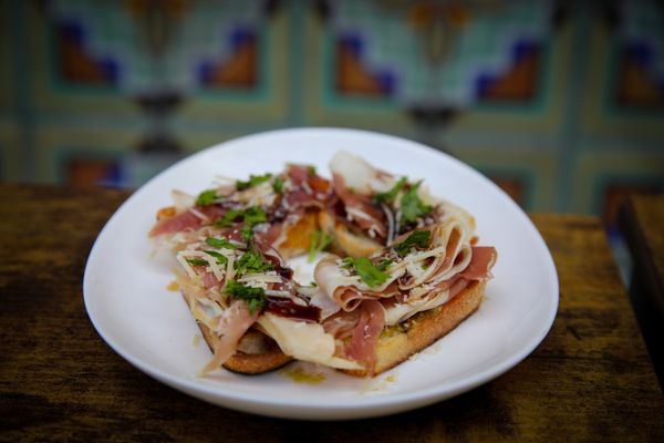 Traxx Restaurant by null