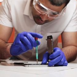 Saras Fix - IPhone screen replacement under 60 minutes