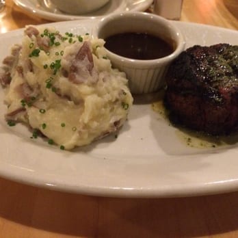 The Wobbly Barn - 9oz filet with garlic mashed - Bars Near Me - Killington, Vermont