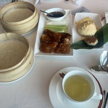 Tin Lung Heen - Peking duck and combo dessert plate - Cantonese Near Me - Kowloon, HK