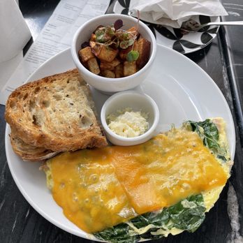 MIAM Cafe - Ham, spinach, cheese omelette - Breakfast & Brunch Near Me - Miami, Florida