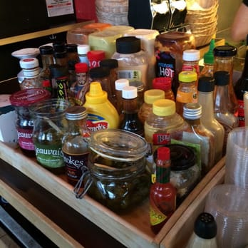 Tommi's Burger Joint - Pimp-your-burger Sauce station - Burgers Near Me - København Tommi's Burger Joint - Pimp-your-burger Sauce station - Burgers Near Me - København