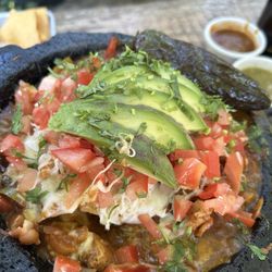 El Arroyo - Chicken molcajete with red sauce