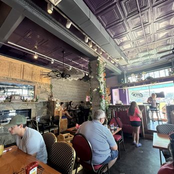 Mad Hatter Cafe / The Looking Glass - Breakfast & Brunch Near Me - Salisbury, Maryland