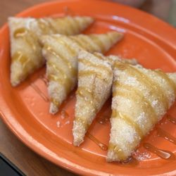 Los Compadres Cafe - Sopapilla