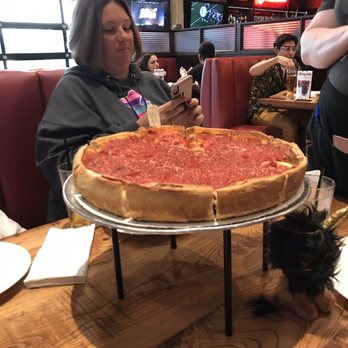 Giordano's - Pizza Near Me - Oakbrook Terrace, Illinois