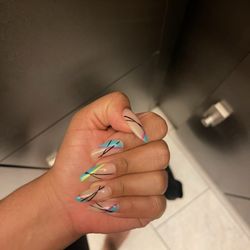 Lulus Nails
