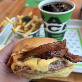 Cabana Burger - Burgers Near Me - Rio de Janeiro, RJ