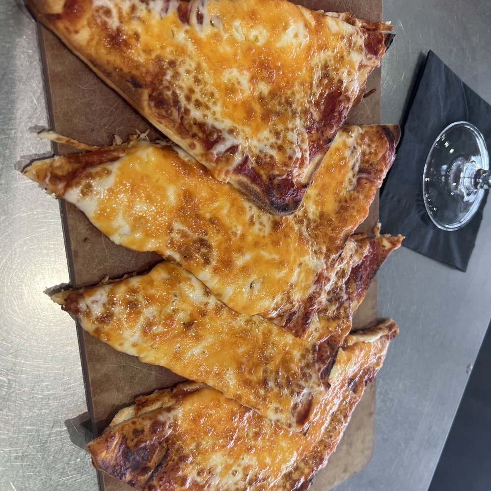 Vino Volo - four slices of pizza on a cutting board - Beer, Wine & Spirits Near Me - Ottawa, Ontario Vino Volo - four slices of pizza on a cutting board - Beer, Wine & Spirits Near Me - Ottawa, Ontario