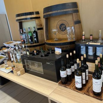 Sala VIP Aena, Plaza Mayor - Bar Area - Airport Lounges Near Me - Madrid, M