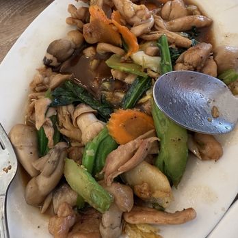 Crystal Thai-Cambodian Cuisine - Veggies and meat dish- chicken - Thai Near Me - Long Beach, California Crystal Thai-Cambodian Cuisine - Veggies and meat dish- chicken - Thai Near Me - Long Beach, California