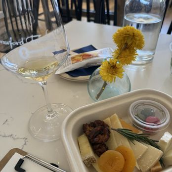 Crawford Family Wines - Wine and cheese pairing - Wineries Near Me - Solvang, California Crawford Family Wines - Wine and cheese pairing - Wineries Near Me - Solvang, California