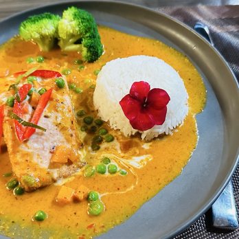 La Basil Thai Cuisine - Thai Near Me - Ramona, California