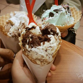 コールド ストーン クリーマリー 横浜ランドマークプラザ店 Ice Cream Frozen Yogurt 西区みなとみらい2 2 1 横浜市 神奈川県 Japan Phone Number Yelp