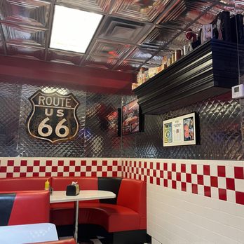 Lennys Burger - Decor - Burgers Near Me - Chandler, Arizona