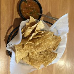 El Sombrero Mexican Restaurant - Complimentary chips and salsa