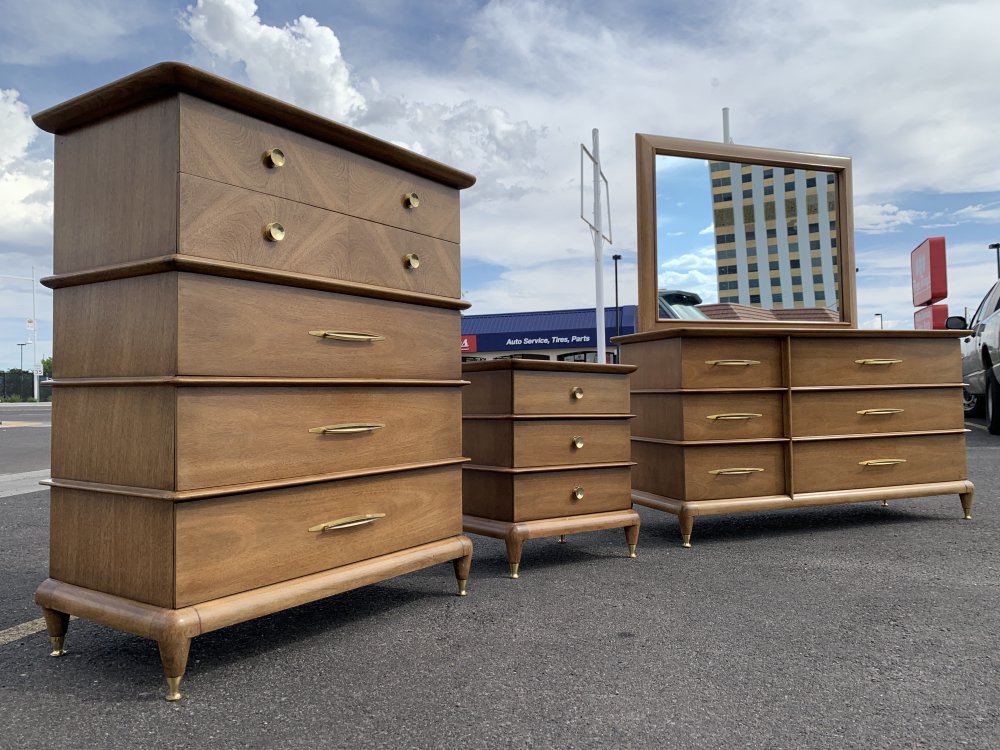 SILVER DOG ESTATE SALES Updated October 2024 7021 Aztec NE