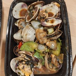 Clams Sautéed with Black Bean Sauce