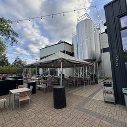 Ninkasi Brewing Tasting Room - Outside patio