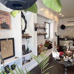 Full Moon Blends  - Full Moon Blends Shop interior